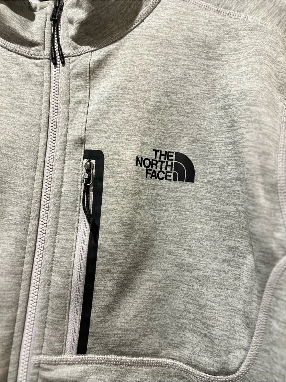 The North Face Light Gray Full-Zip Shirt Jacket. Men's Large.